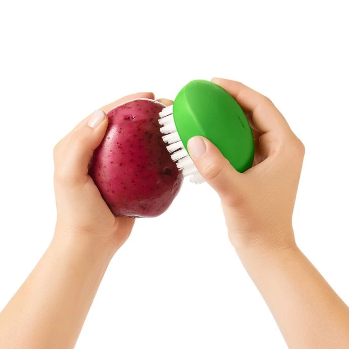 Cook With OXO OXO Good Grips Flexible Vegetable Brush 4 Cook With OXO OXO Good Grips Flexible Vegetable Brush