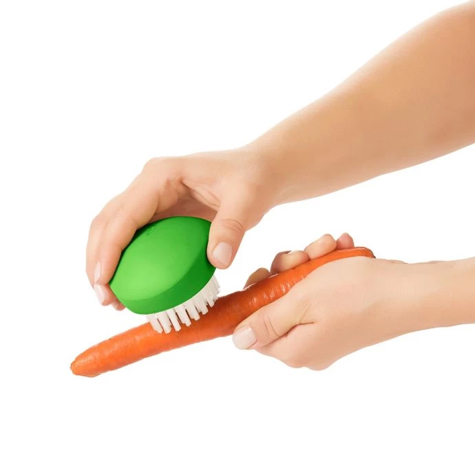 Cook With OXO OXO Good Grips Flexible Vegetable Brush 2 Cook With OXO OXO Good Grips Flexible Vegetable Brush