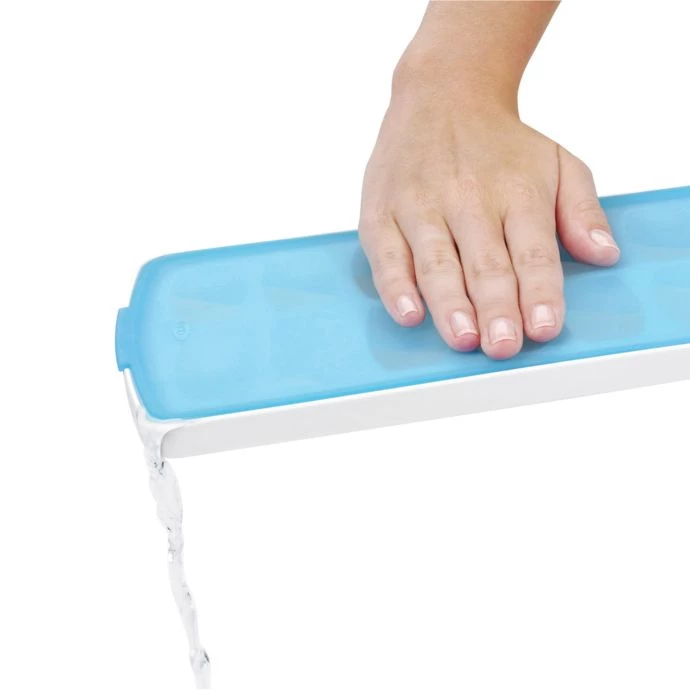 OXO Good Grips No-Spill Ice Cube Tray OXO Coffee & Beverage 3 OXO Good Grips No-Spill Ice Cube Tray OXO Coffee & Beverage