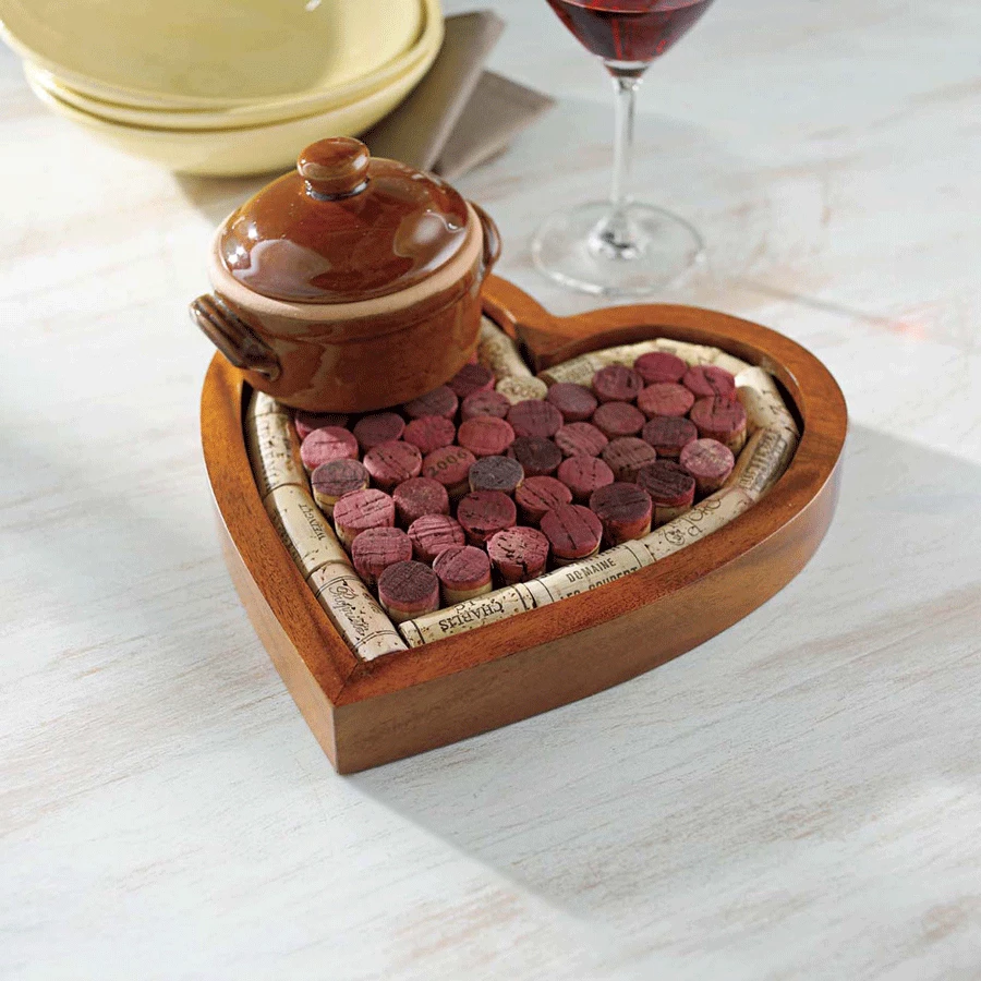 Wine Enthusiast Heart-Shaped Wine Cork Trivet Kit Cork Presentation 2 Wine Enthusiast Heart-Shaped Wine Cork Trivet Kit Cork Presentation