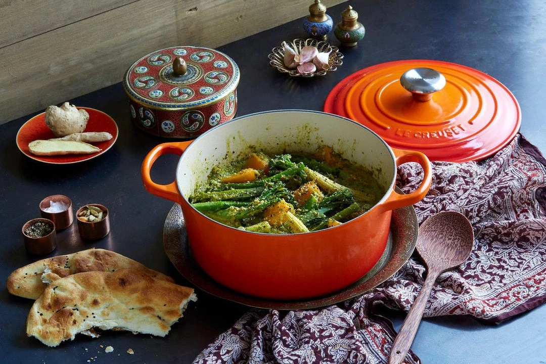 Le Creuset Dutch Ovens Le Creuset Signature 7.25 Quart Round Enameled Cast Iron Dutch Oven 15 Le Creuset Dutch Ovens Le Creuset Signature 7.25 Quart Round Enameled Cast Iron Dutch Oven