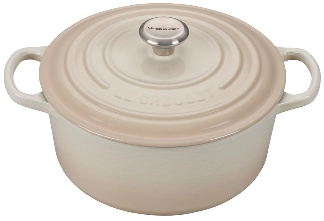 Le Creuset Signature 4.5 Quart Round Enameled Cast Iron Dutch Oven 4 Le Creuset Signature 4.5 Quart Round Enameled Cast Iron Dutch Oven
