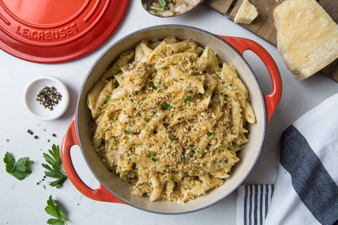 Le Creuset Signature 9 Quart Round Enameled Cast Iron Dutch Oven 11 Le Creuset Signature 9 Quart Round Enameled Cast Iron Dutch Oven