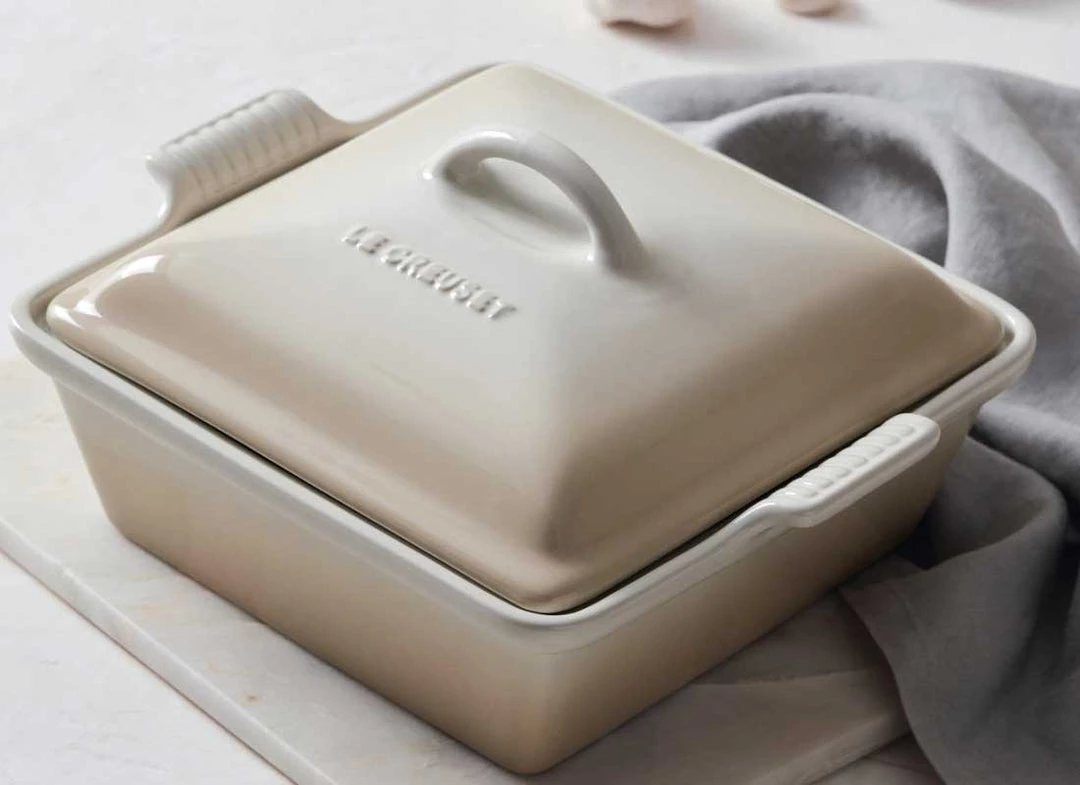 Le Creuset 2.5 Quart Heritage Covered Square Stoneware Casserole 11 Le Creuset 2.5 Quart Heritage Covered Square Stoneware Casserole