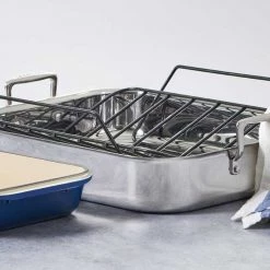 Le Creuset Large Stainless Steel Roasting Pan W/Nonstick Rack Le Creuset Bakeware