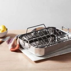 Le Creuset Bakeware Le Creuset Small Stainless Steel Roasting Pan W/Nonstick Rack